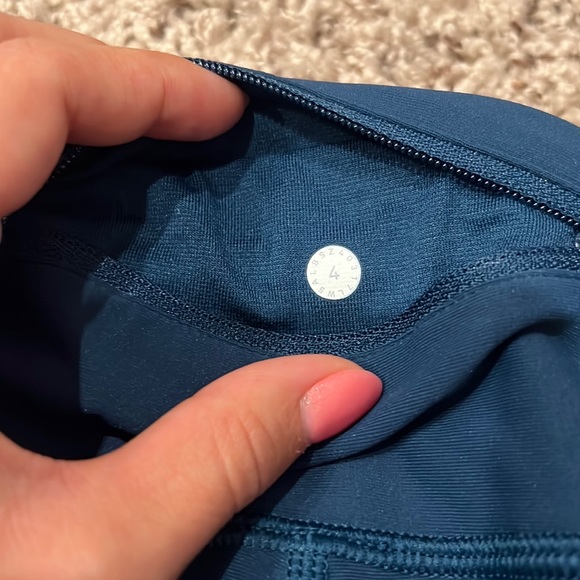 Teal lululemon 7/8 leggings - size 4 - Picture 3 of 5